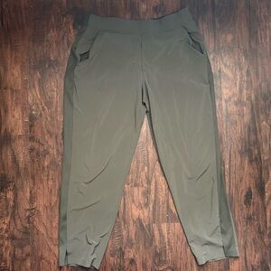 Athleta Ribbed Brooklyn Ankle Pants – Size 14